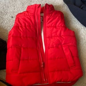 Baby GAP red puffer vest size 5.     (004)